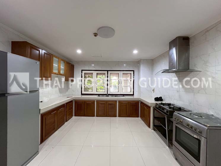 House with Shared Pool in Bangnatrad 